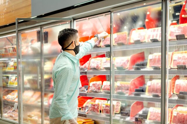 Preços da carne bovina no atacado continuam subindo em outubro, impulsionados pela oferta restrita e forte demanda externa.