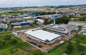 Paraná Inaugura Maior Fábrica de Mosquitos para Combate à Dengue A nova fábrica de mosquitos com Wolbachia em Curitiba promete intensificar o combate à dengue e outras arboviroses no Paraná.