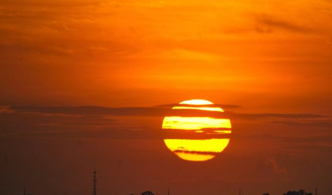 Horário de verão não será adotado em 2024, diz ministro Decisão de não adotar horário de verão em 2024 é baseada em segurança hídrica, afirma ministro.