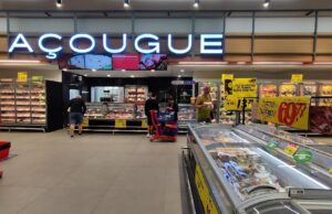 Agro brasileiro reage à decisão do Carrefour sobre carne do Mercosul Carrefour deixa de vender carne do Mercosul e gera reação do agro brasileiro. Consumidores e empresários pedem boicote.