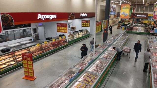 atacadao Polêmica com o Carrefour: Frigoríficos brasileiros reagem, CEO se retrata, e negociações do Mercosul avançam. Confira os desdobramentos.
