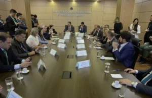 Ministro da Agricultura se reúne com diretoria da FPA para diálogo sobre a COP30