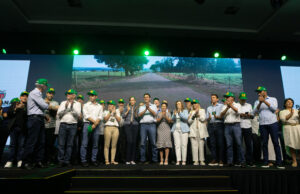 Ratinho Junior anuncia doação de maquinário pesado às prefeituras e R$ 2 bilhões para estradas rurais