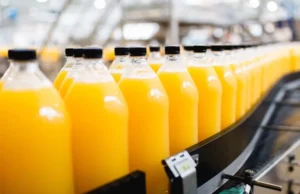 Preço do suco de laranja dispara no exterior, mas cai no Brasil